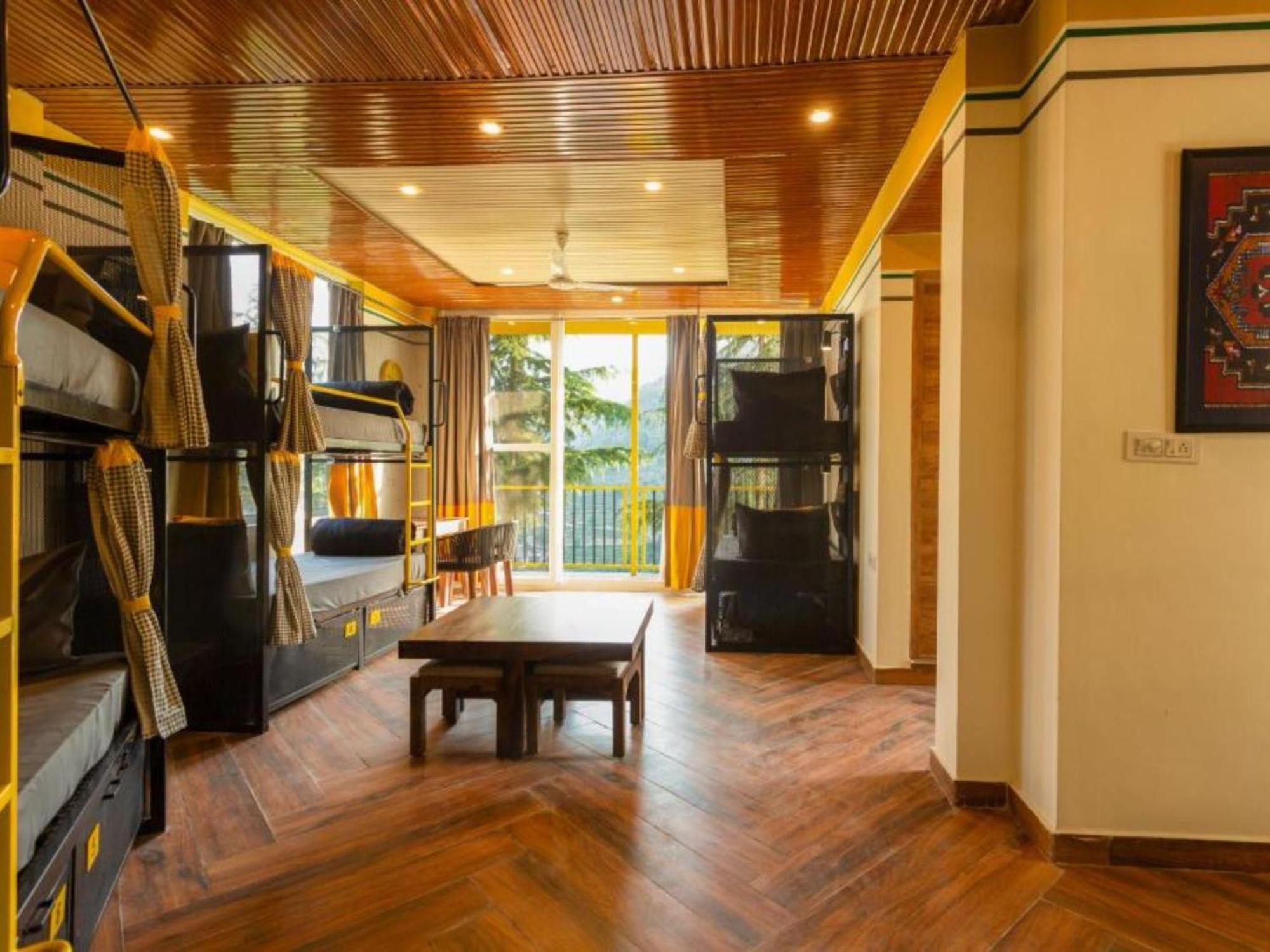 The Hosteller Khajjiar Quarto foto